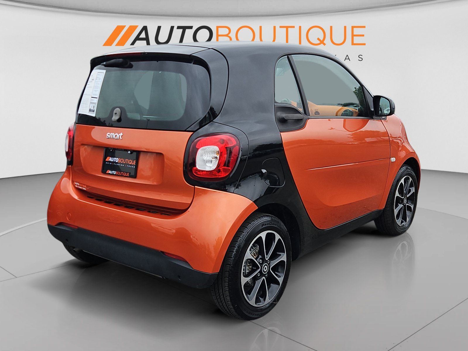Used 2016 smart fortwo passion RWD image 5