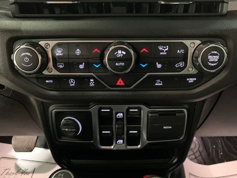 Used 2024 Jeep Wrangler Unlimited Sport AWD/4WD image 9