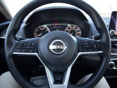 Used 2023 Nissan Altima 2.5 SV image 10