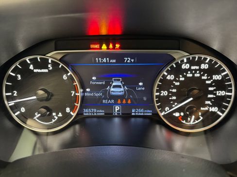 Used 2024 Nissan Altima 2.5 SV FWD image 18