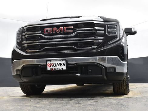 Used 2024 GMC Sierra 1500 SLT w/ X31 Off-Road Package AWD/4WD image 43