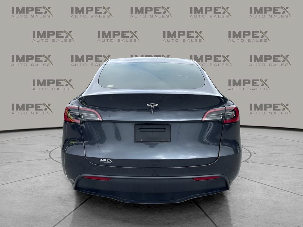 Used 2024 Tesla Model Y Long Range RWD image 4