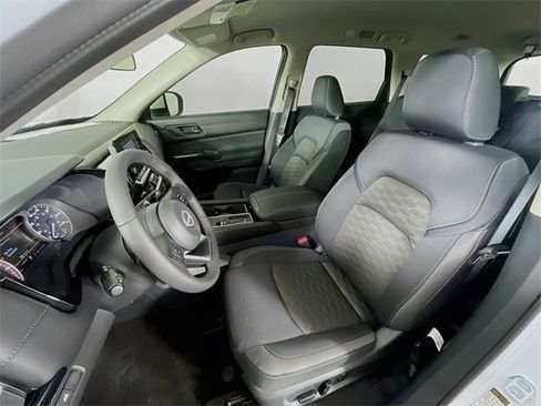 New 2025 Nissan Pathfinder SV image 13