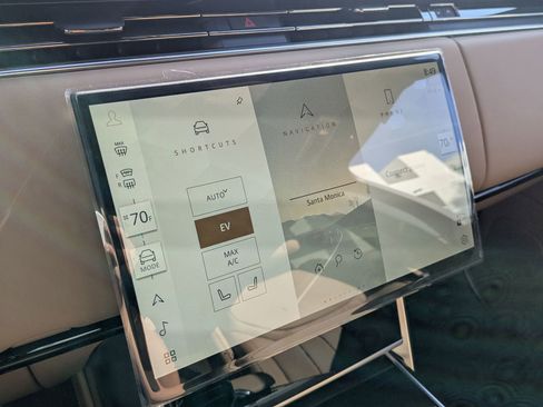 New 2026 Land Rover Range Rover SE image 18