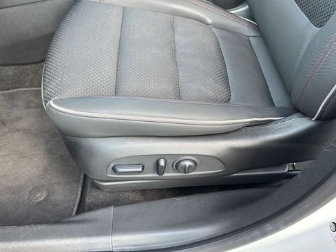 Used 2023 Chevrolet TrailBlazer RS image 28