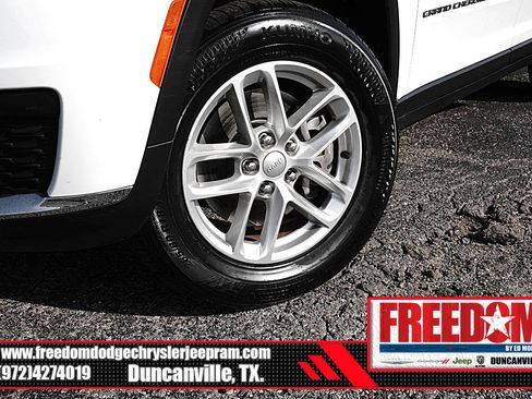 Used 2023 Jeep Grand Cherokee L Laredo RWD image 9