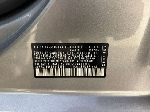 Used 2025 Volkswagen Jetta SE image 29