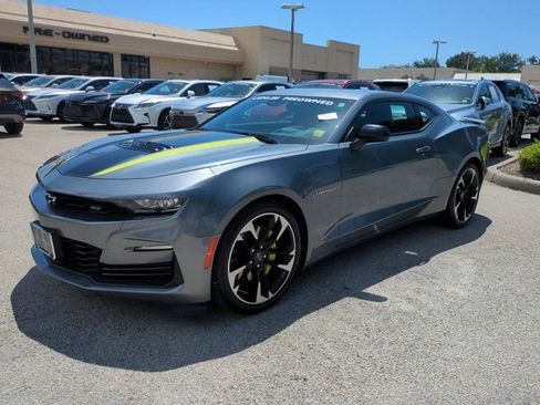 Used 2020 Chevrolet Camaro SS RWD image 8