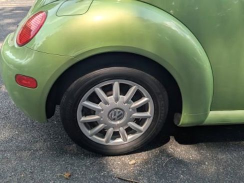 Used 2004 Volkswagen Beetle GLS FWD image 12