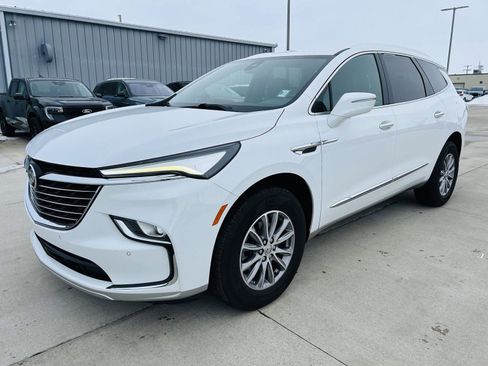 Used 2023 Buick Enclave Essence image 37