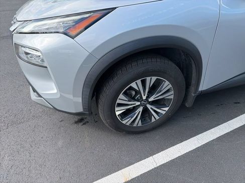 Used 2023 Nissan Rogue SV FWD image 4