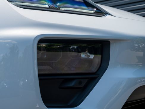 Used 2025 Porsche Macan Electric image 34