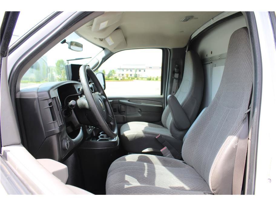 Used 2015 Chevrolet Express 3500 RWD image 8