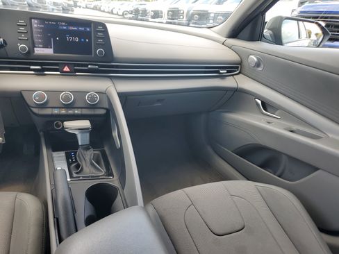 Used 2024 Hyundai Elantra SE image 15