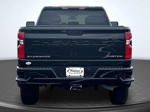 Used 2022 Chevrolet Silverado 2500 Custom w/ Custom Value Package AWD/4WD image 4