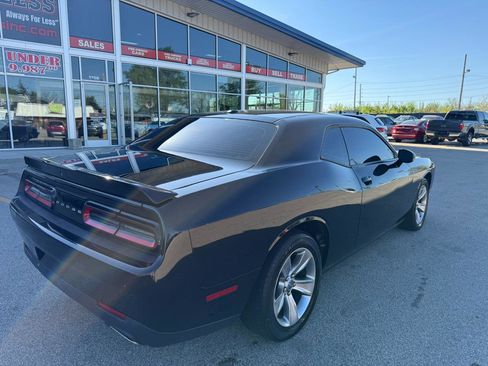 Used 2018 Dodge Challenger SXT RWD image 8