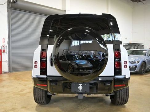 Used 2023 Land Rover Defender 110 X-Dynamic SE image 12