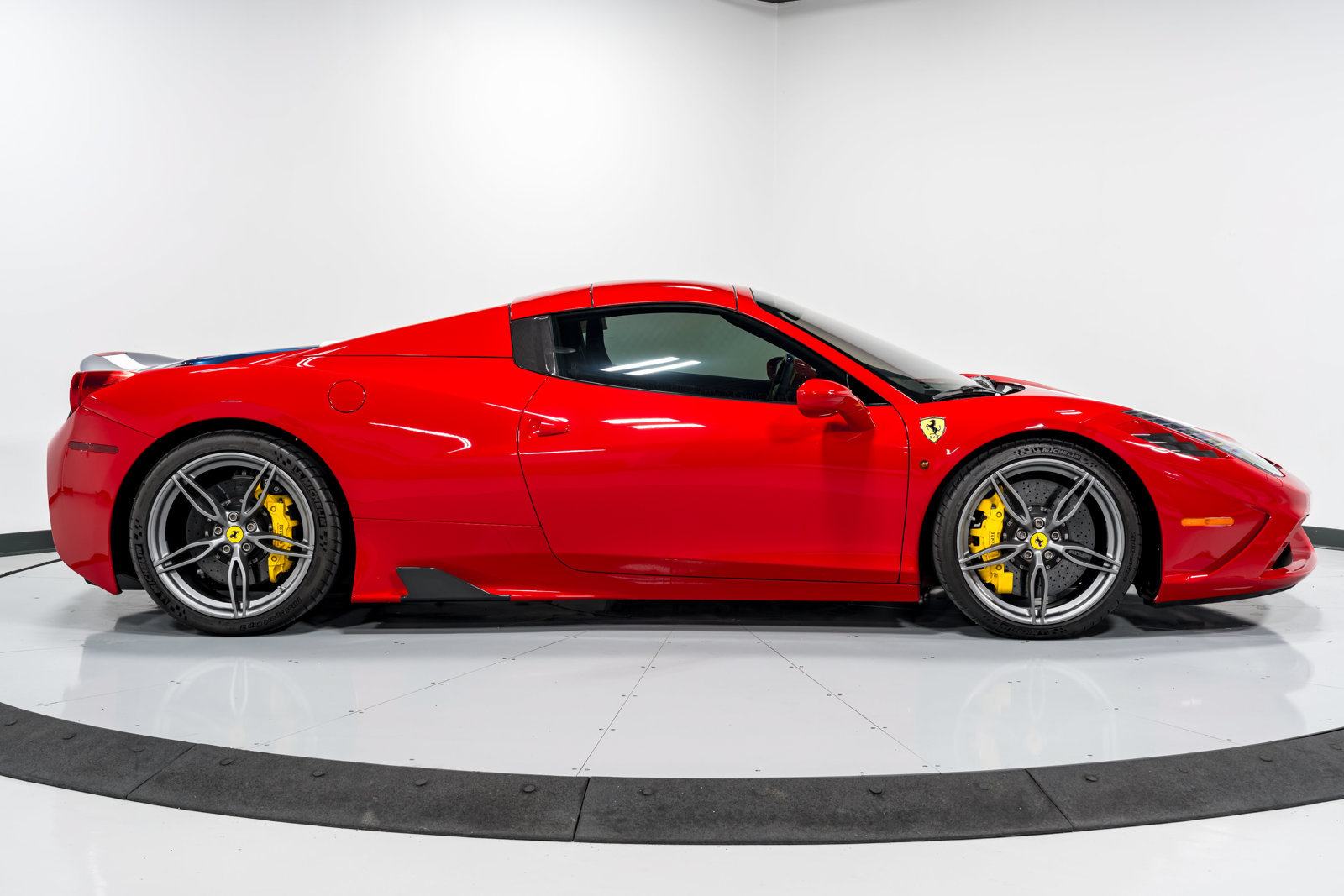 Used 2015 Ferrari 458 Speciale A RWD image 38