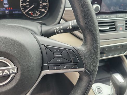 Used 2025 Nissan Altima 2.5 SV FWD image 22
