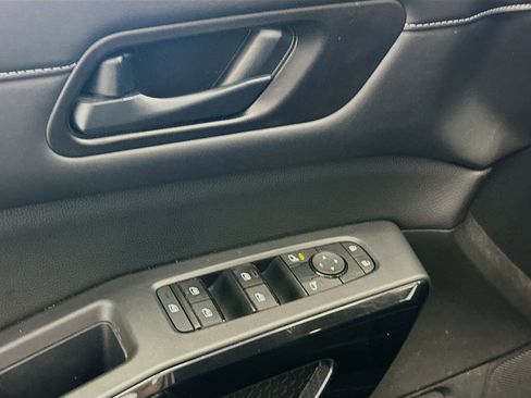 Used 2023 Nissan Pathfinder SV AWD/4WD image 15