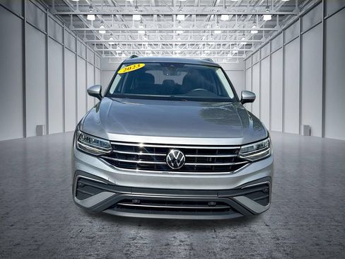 Used 2023 Volkswagen Tiguan SE FWD image 2