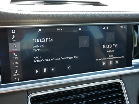 Used 2018 Porsche Panamera 4 image 22