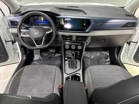 Used 2023 Volkswagen Taos SE w/ Panoramic Sunroof Package FWD image 3