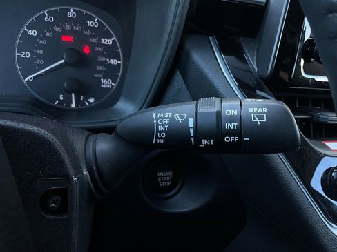 Used 2025 Toyota Corolla Cross LE image 35