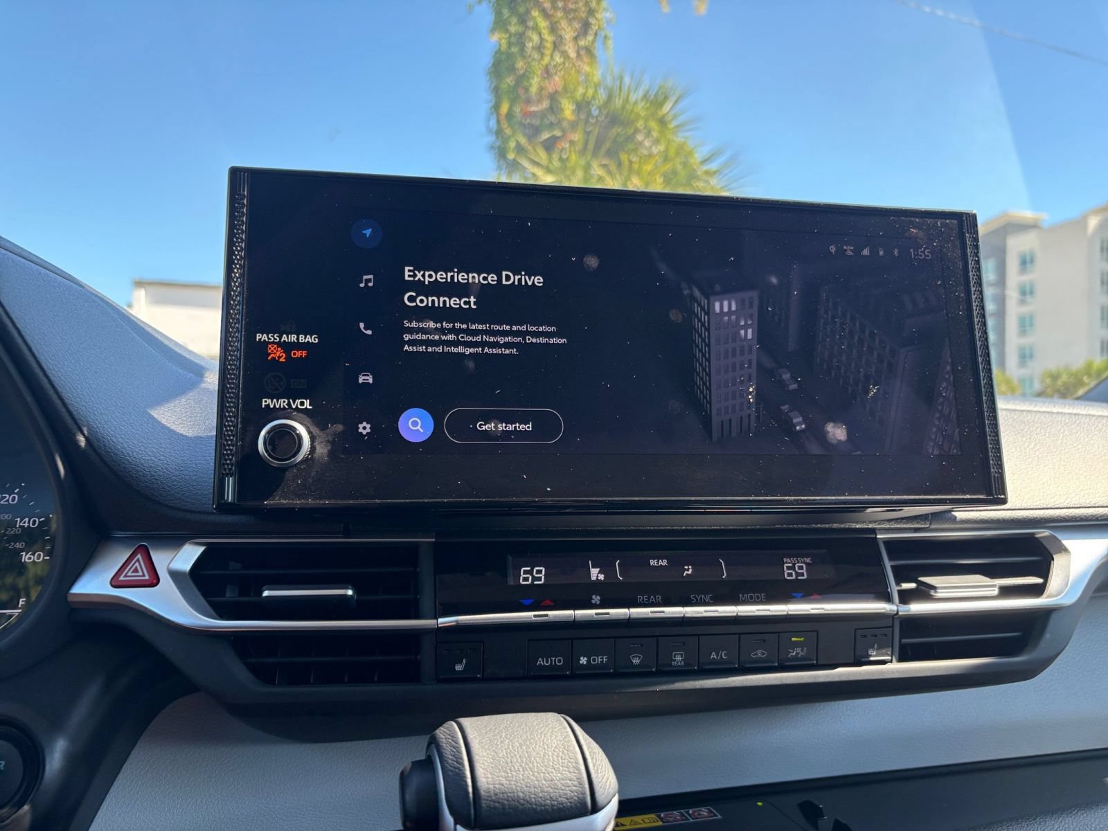 Used 2025 Toyota Sienna XLE FWD image 19