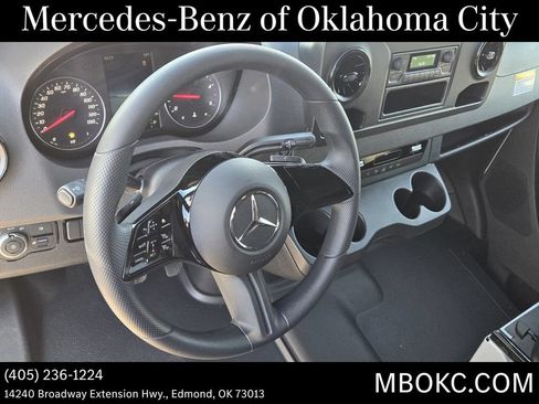 Used 2025 Mercedes-Benz Sprinter 2500 image 28