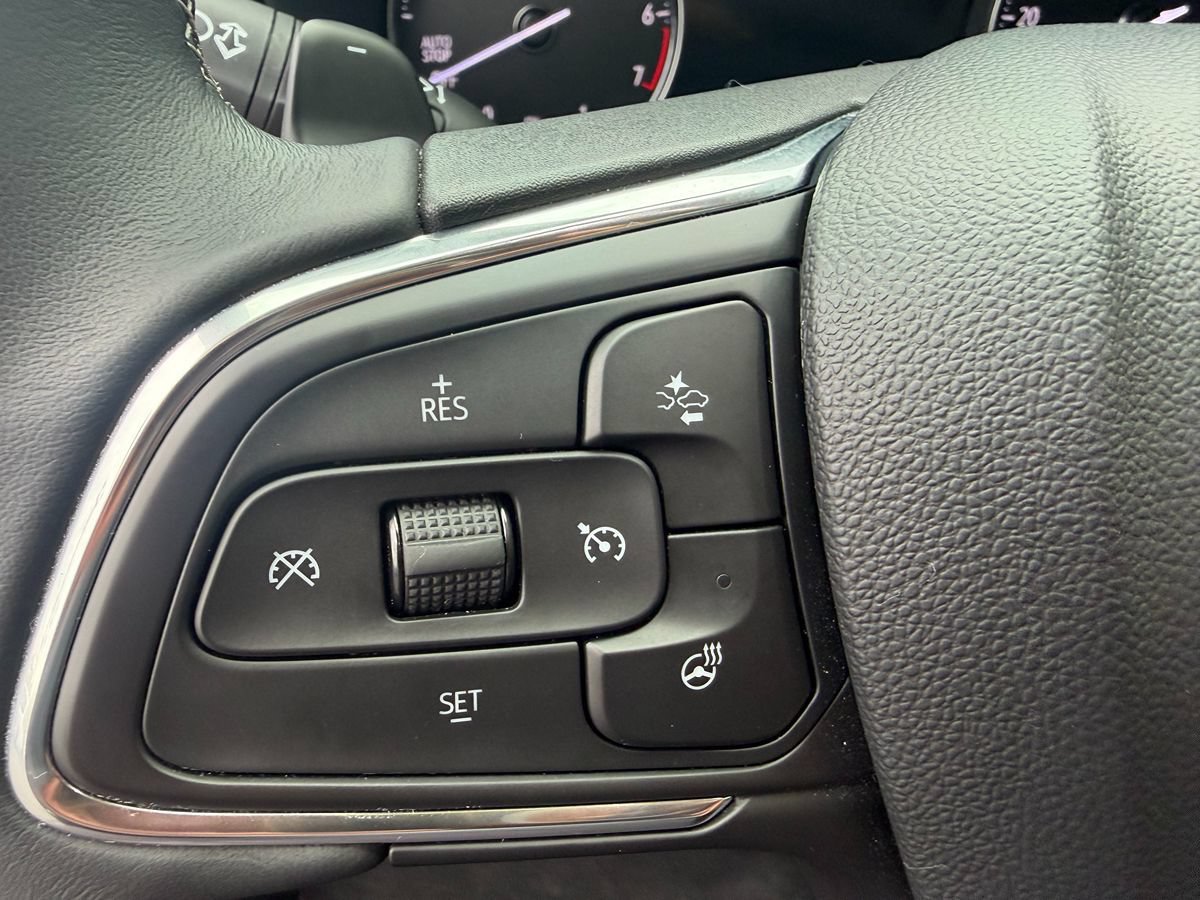 Used 2023 Buick Envision Essence w/ Technology Package I AWD/4WD image 9