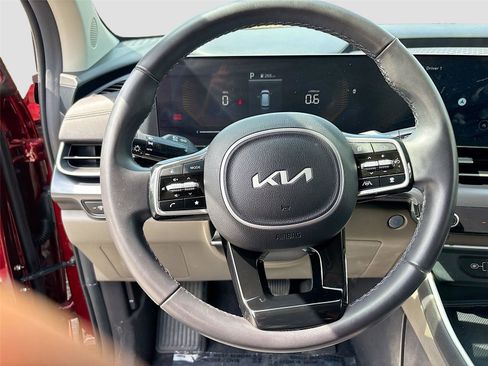 Used 2025 Kia Carnival FWD image 11