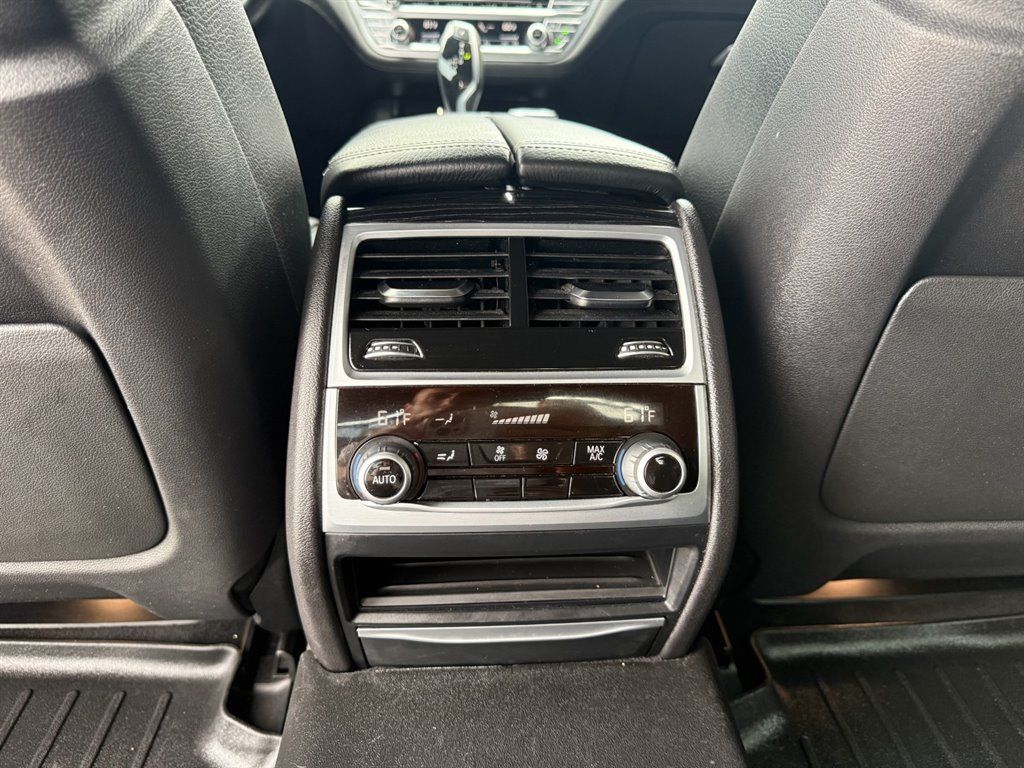 Used 2019 BMW 740i w/ M Sport Package RWD image 16