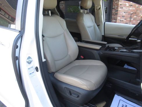 Used 2021 Toyota Sienna XLE AWD/4WD image 6