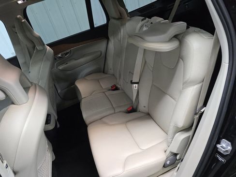 Used 2021 Volvo XC90 T6 Momentum AWD/4WD image 32