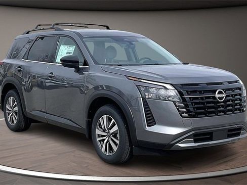 New 2026 Nissan Pathfinder SL image 2