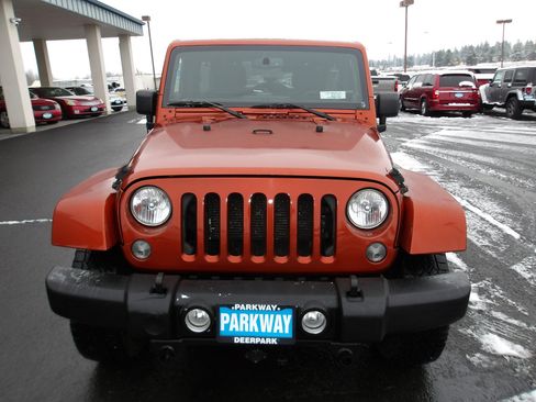 Used 2014 Jeep Wrangler Unlimited Sahara w/ Mopar Chrome Edition Group image 8