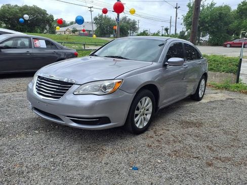Used 2014 Chrysler 200 Touring FWD image 3