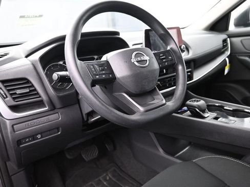 Used 2025 Nissan Rogue S AWD/4WD image 11