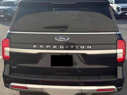 Used 2024 Ford Expedition XLT image 5