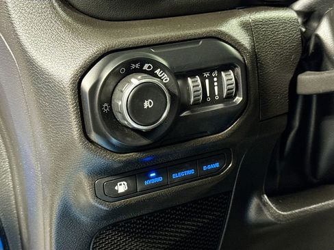 Used 2022 Jeep Wrangler Unlimited Sahara AWD/4WD image 26