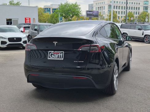 Used 2024 Tesla Model Y Long Range AWD/4WD image 3