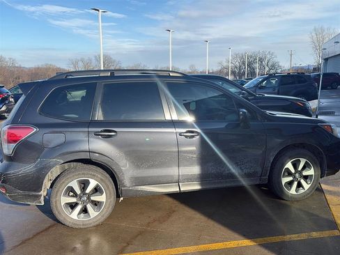 Used 2017 Subaru Forester 2.5i Premium w/ All-Weather Package image 13