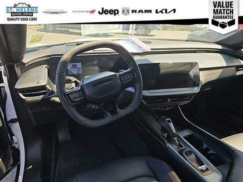 Used 2024 Dodge Charger Daytona R/T w/ Plus Group AWD/4WD image 19