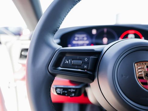 New 2025 Porsche Macan 4S Electric image 17