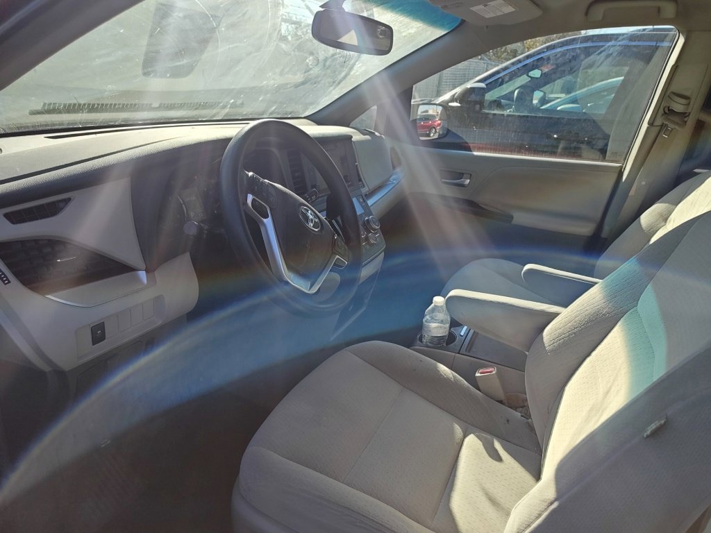 Used 2015 Toyota Sienna LE FWD image 7