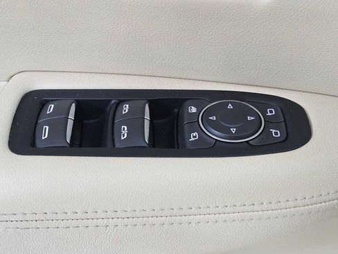 Used 2018 Cadillac XT5 Luxury w/ Driver Awareness Package image 25