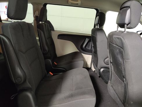 Used 2017 Dodge Grand Caravan SE FWD image 19