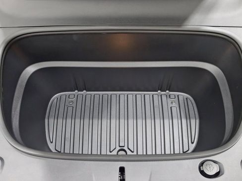 Used 2026 Tesla Model Y Long Range image 37