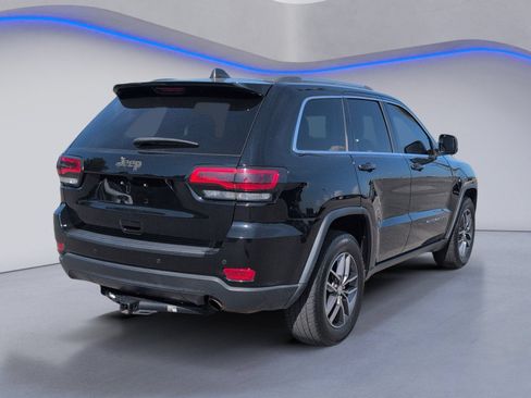 Used 2018 Jeep Grand Cherokee Laredo RWD image 3